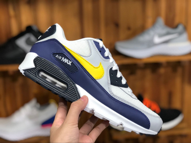 nike air max 90 michigan